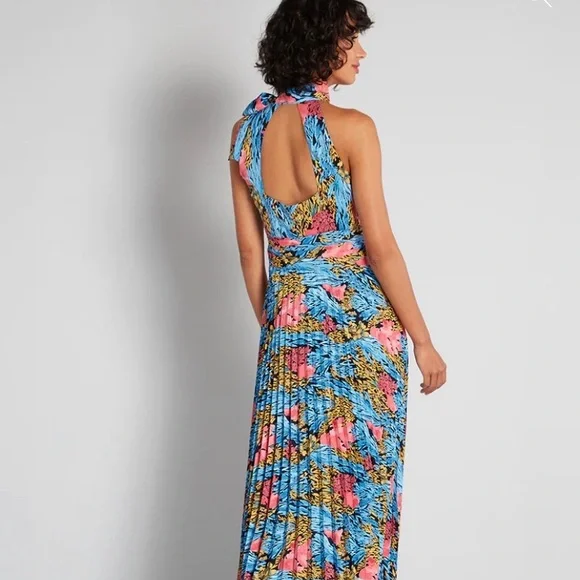 Forever Unique (ModCloth), US size 6, side zipper, blue floral halter maxi - Picture 2 of 4